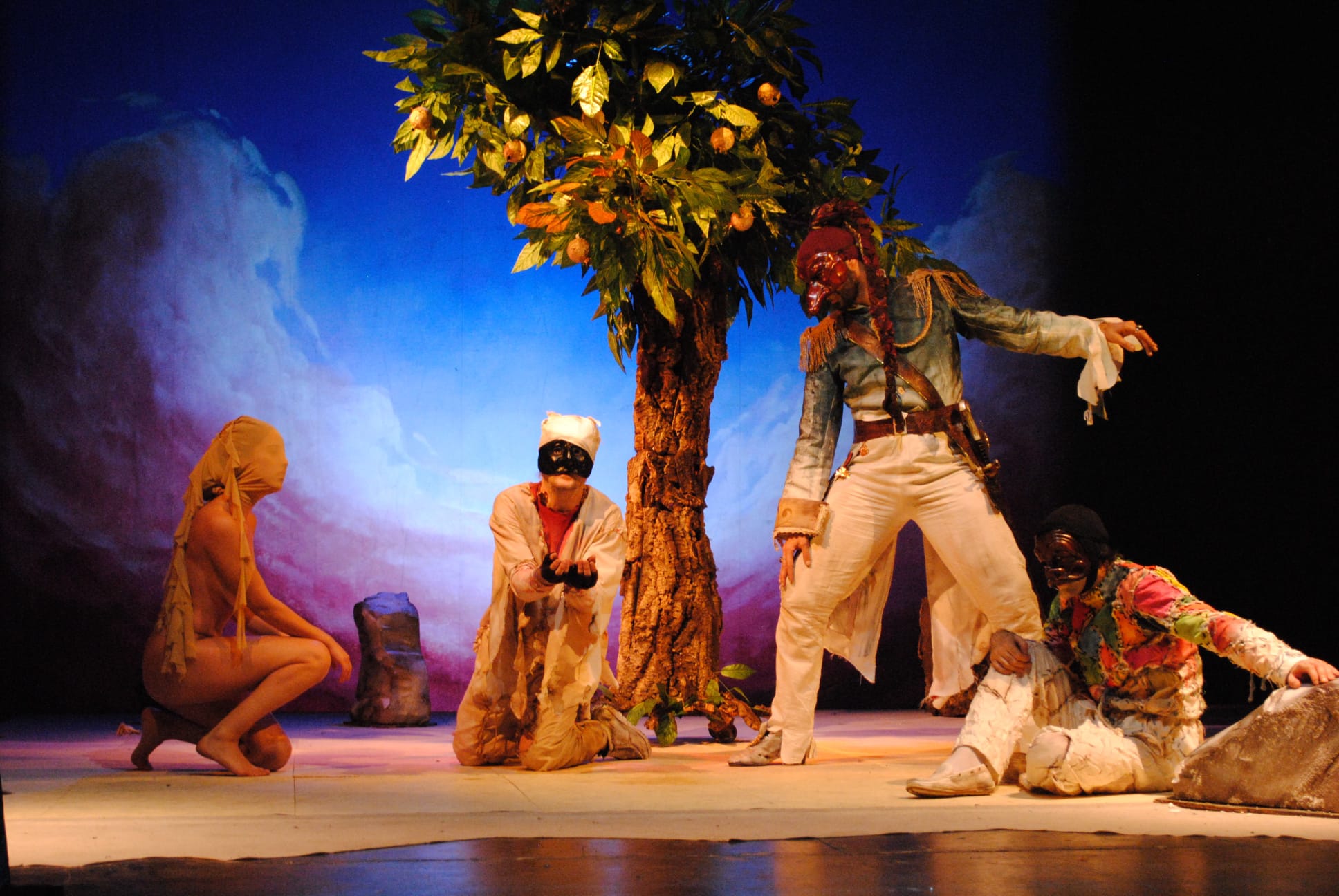 Teatro Sannazaro, la Commedia dell'Arte incontra la Divina Commedia