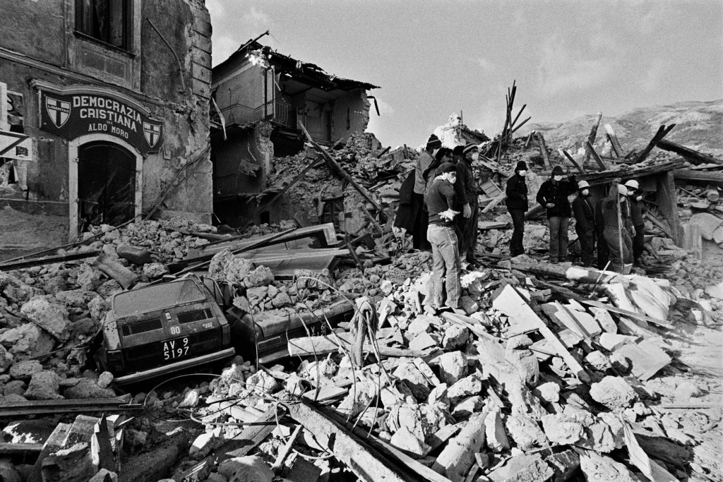 Le foto di Antonietta De Lillo ricordano il terremoto dell'80 a Napoli