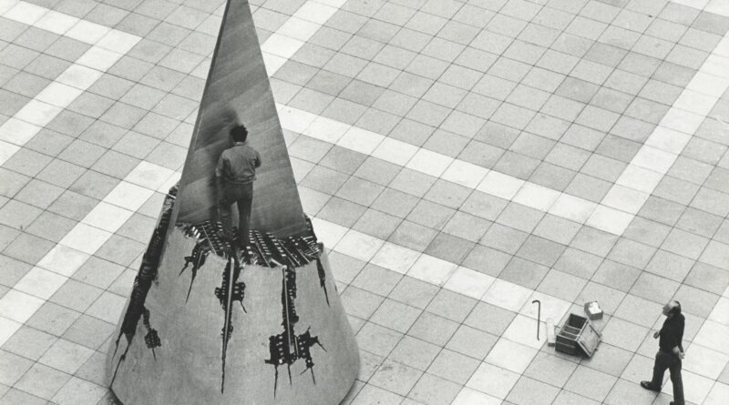 Al Castello Campori di Soliera la mostra Arnaldo Pomodoro, un racconto fotografico